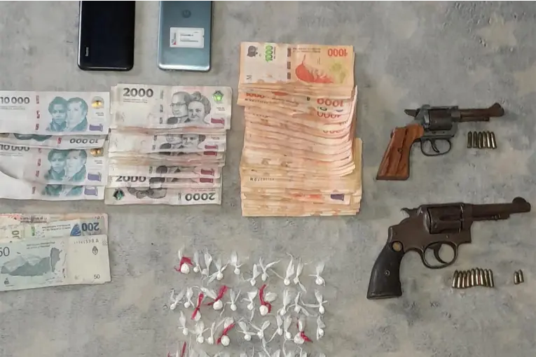 Paraná: secuestraron armas, cocaína y detuvieron a dos personas en allanamientos