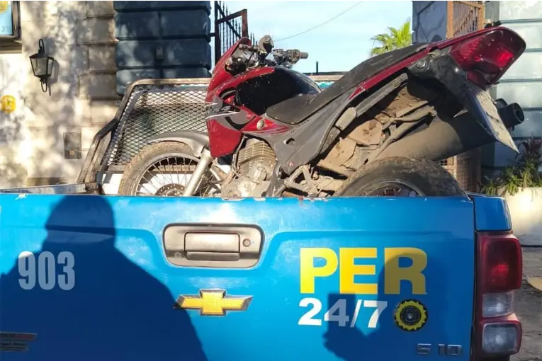 Intentó evadir un control en moto, se resistió a la Policía y terminó detenido en Paraná
