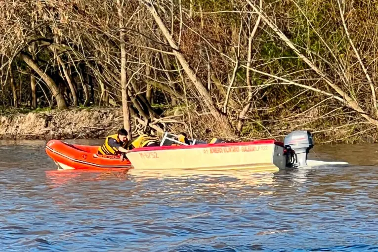 Rescataron a dos personas tras el vuelco de una lancha en el río Gualeguay