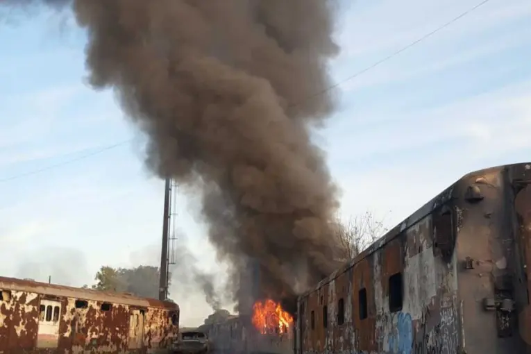 Bomberos sofocaron incendio en un vagón del predio del ferrocarril
