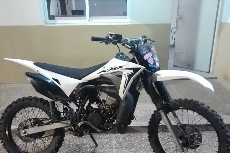 Le enviaron fotos de su moto robada y le pidieron dinero para recuperarla