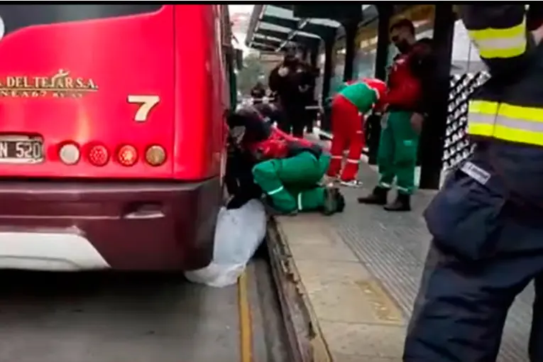 Una jubilada murió tras ser atropellada por un colectivo en barrio de Buenos Aires