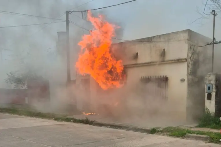 Incendio fatal en una vivienda: murió una mujer de 66 años tras sufrir graves heridas en Gualeguaychú