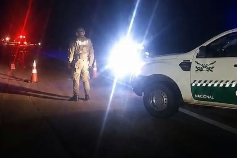 Camión cisterna volcó sobre la Ruta 14 y obligó a interrumpir el tránsito