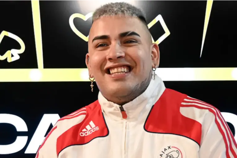 El cantante Callejero Fino quedó detenido tras un control: hallaron un arma con la numeración limada