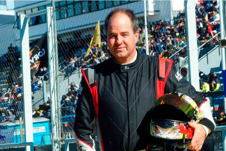 Violento asalto al excampeón del TC Walter Hernández: lo golpearon, robaron y quemaron su camioneta