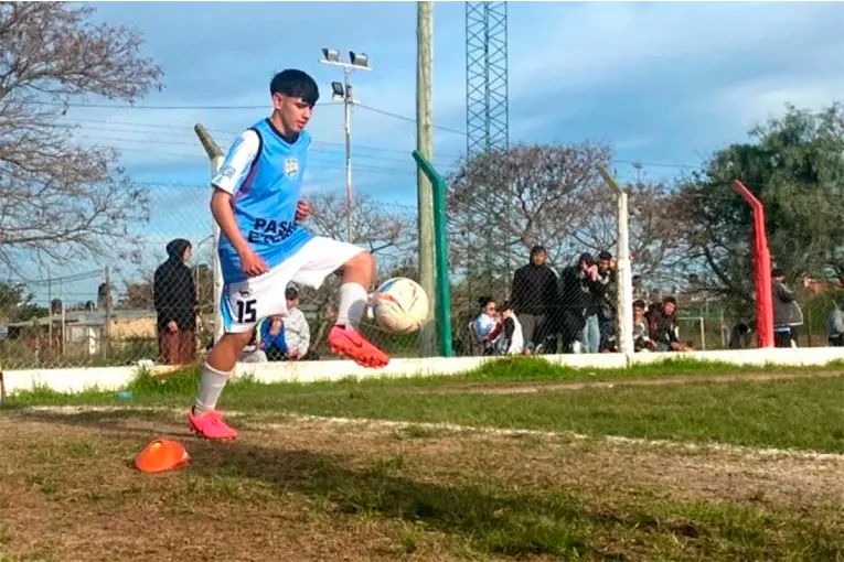 Futbolista de 18 años se descompensó durante un partido en Concordia y está en terapia intensiva