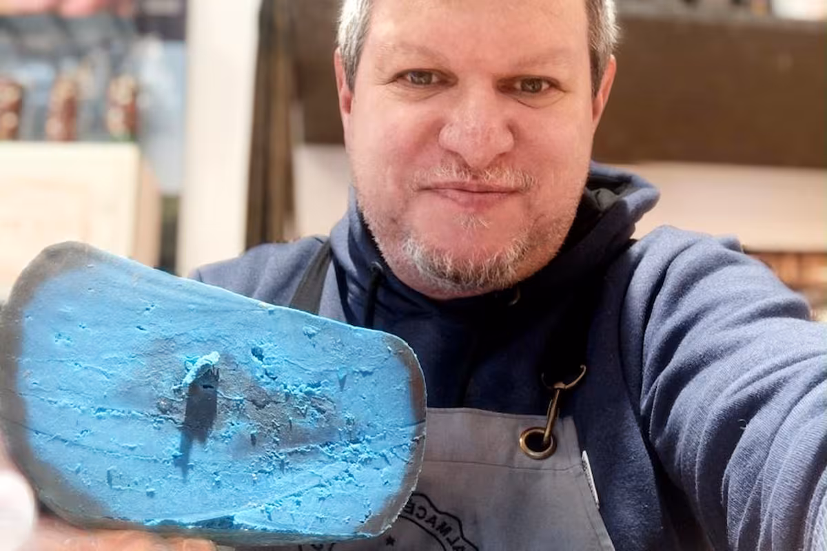 “Me deprimía o hacía algo creativo”: se quedó sin trabajo, se reinventó y ahora vende quesos con sorprendentes sabores