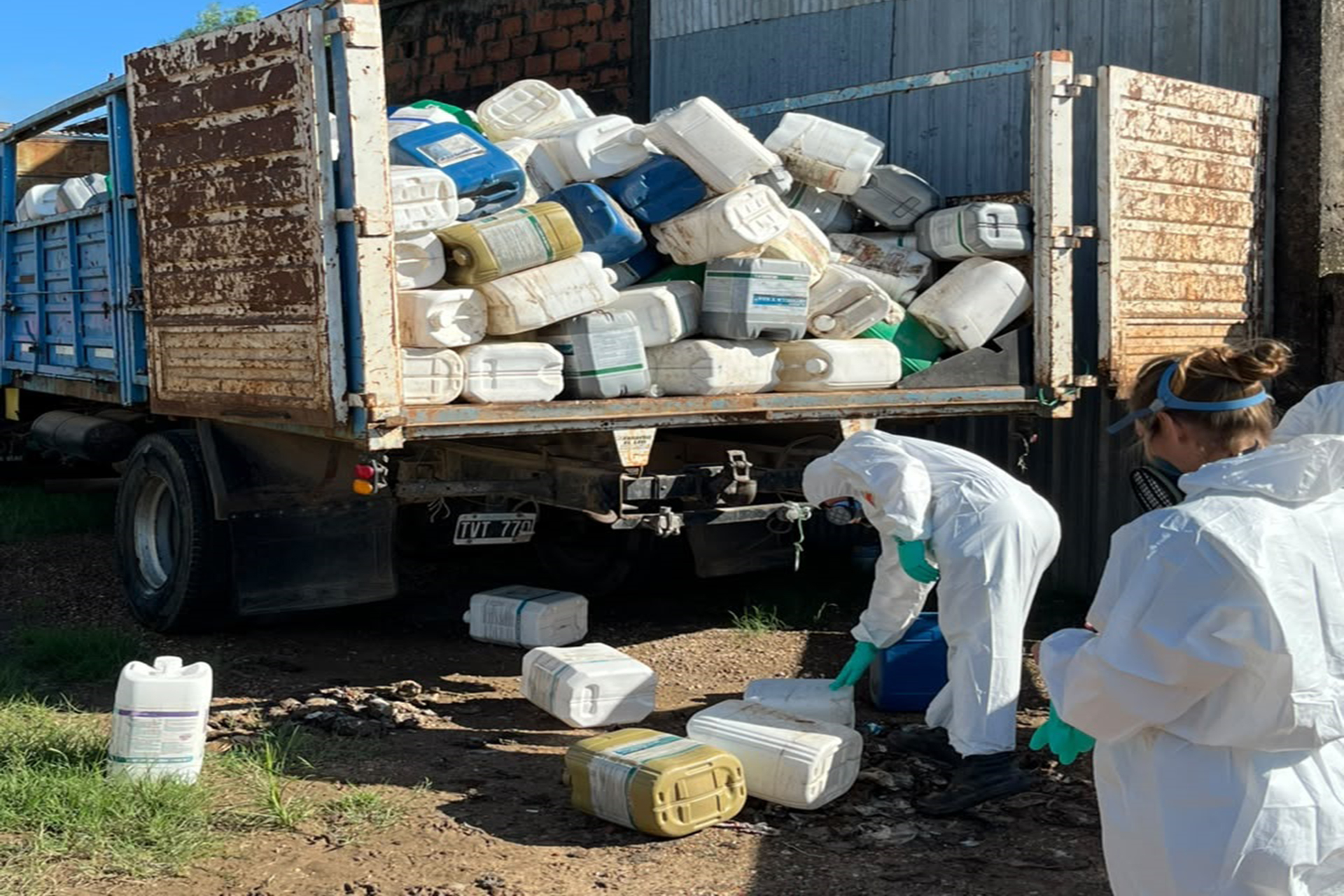 Clausura y multa millonaria por acopio ilegal de envases de fitosanitarios en Rosario del Tala