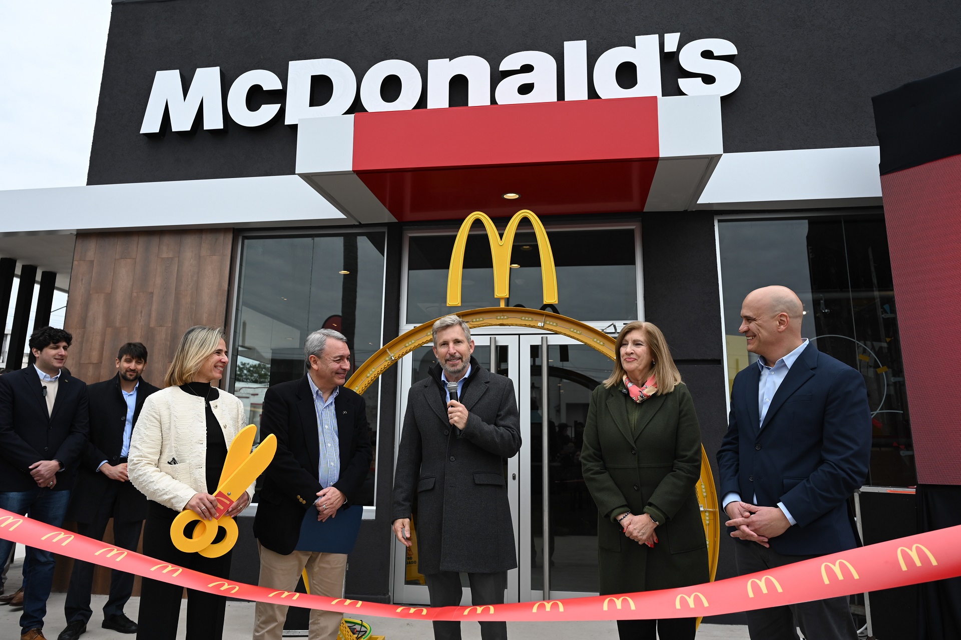 Frigerio inauguró una sucursal de McDonald’s en Paraná que genera más 75 puestos de trabajo