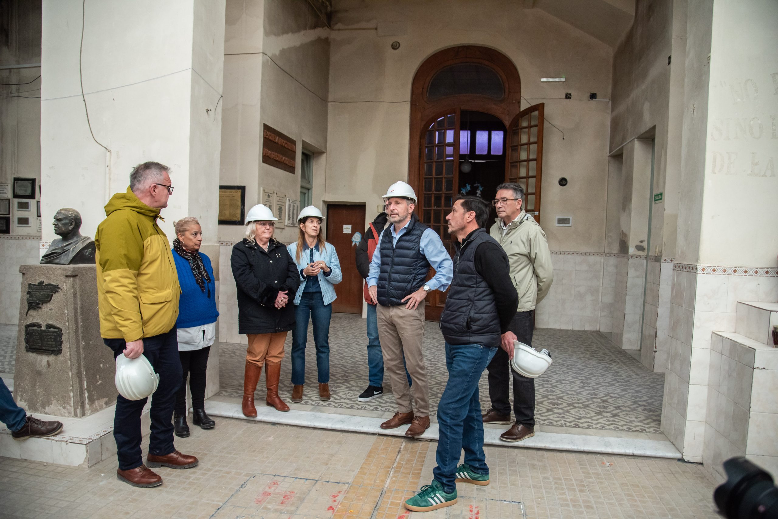 El gobernador recorrió en Diamante la obra de restauración de la Escuela Independencia