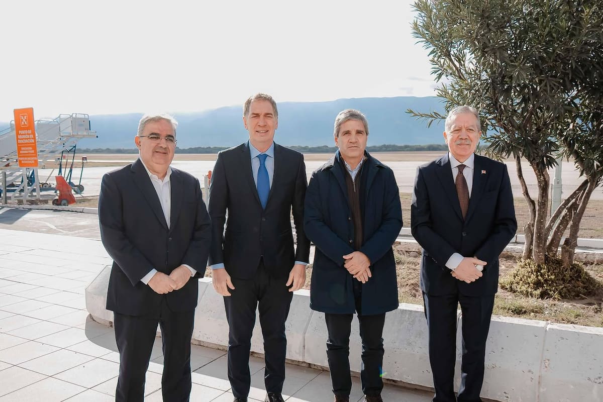 En busca de apoyo. Santilli y Caputo viajaron a Catamarca en un nuevo gesto hacia los gobernadores aliados