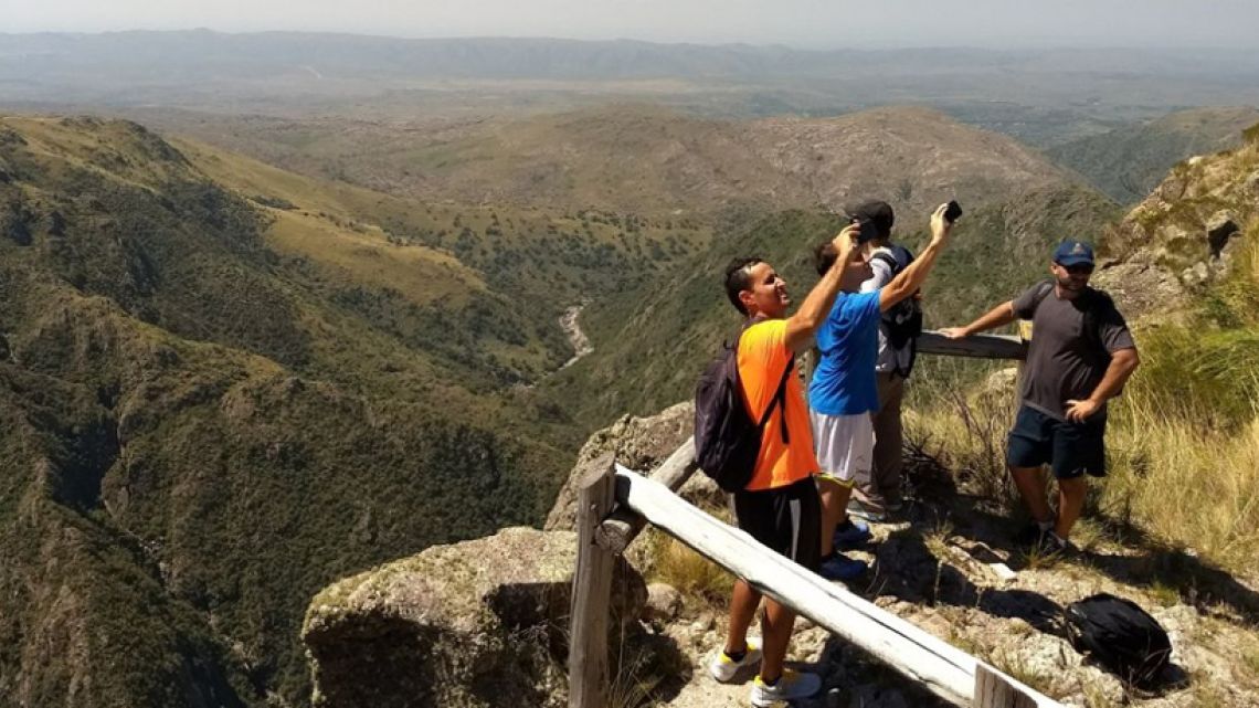 Más viajeros y menos gasto: Así fue el impacto económico del fin de semana largo de San Martín