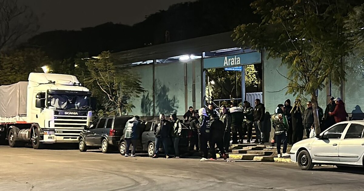 “Si salen las camionetas, las prendemos fuego”: bloqueo y amenazas del Sindicato de Camioneros contra una empresa de logística en La Paternal