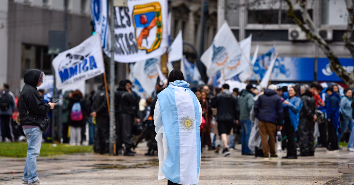 La oposición criticó a la Corte por el fallo que dejó sin límites la venta de tierras a extranjeros y llamó a otra movilización