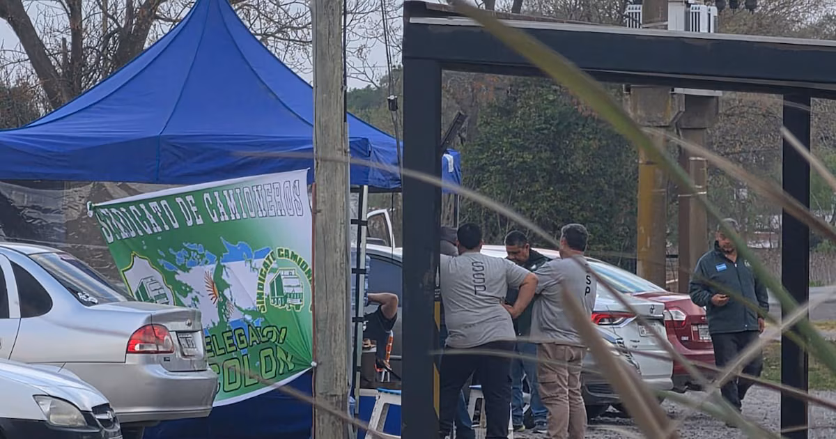 El Sindicato de Camioneros mantiene bloqueada desde hace 48 horas una empresa en Arrecifes y denunciaron que hay amenazas