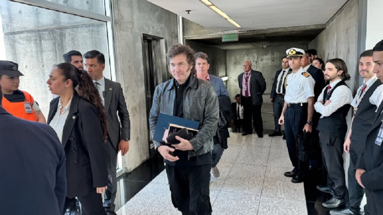 Milei viaja a París con 13 gobernadores para exponer potencial de Vaca Muerta y el litio