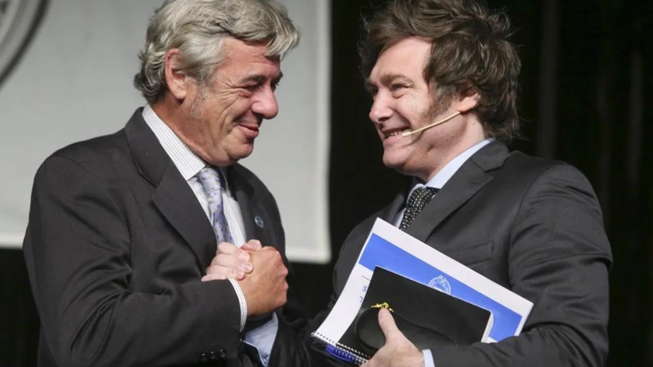 Pino fue reelecto como presidente de la Sociedad Rural y Milei celebró con un palo a Macri