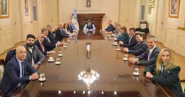 CASA ROSADA La intensa agenda de Milei para este lunes: reunión de Gabinete, encuentro con Tesla y un homenaje especial a la perra "Hela"