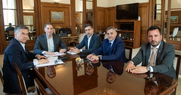 En la Casa Rosada Santilli busca acuerdos con gobernadores por el Presupuesto y las PASO