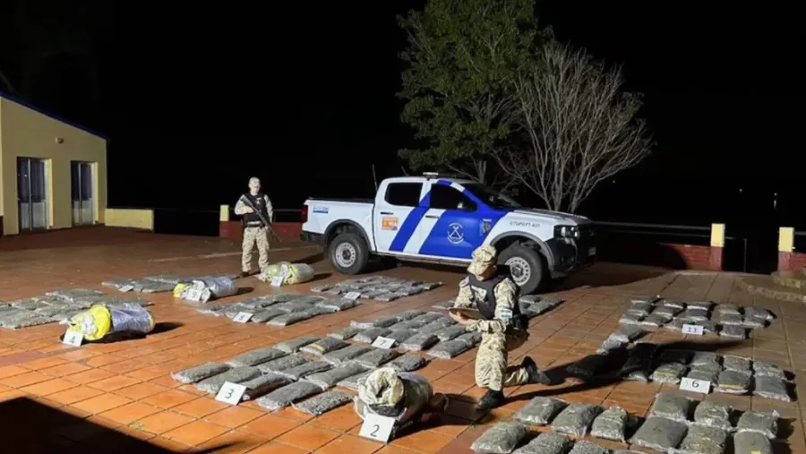 Encontraron más de 400 kilos de marihuana abandonados en el río Paraná
