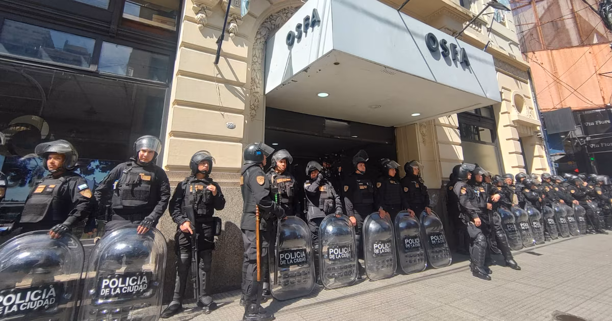 Crisis en la obra social de los militares: ATE ocupó la sede de OSFA por despidos y el destino de 13 hoteles