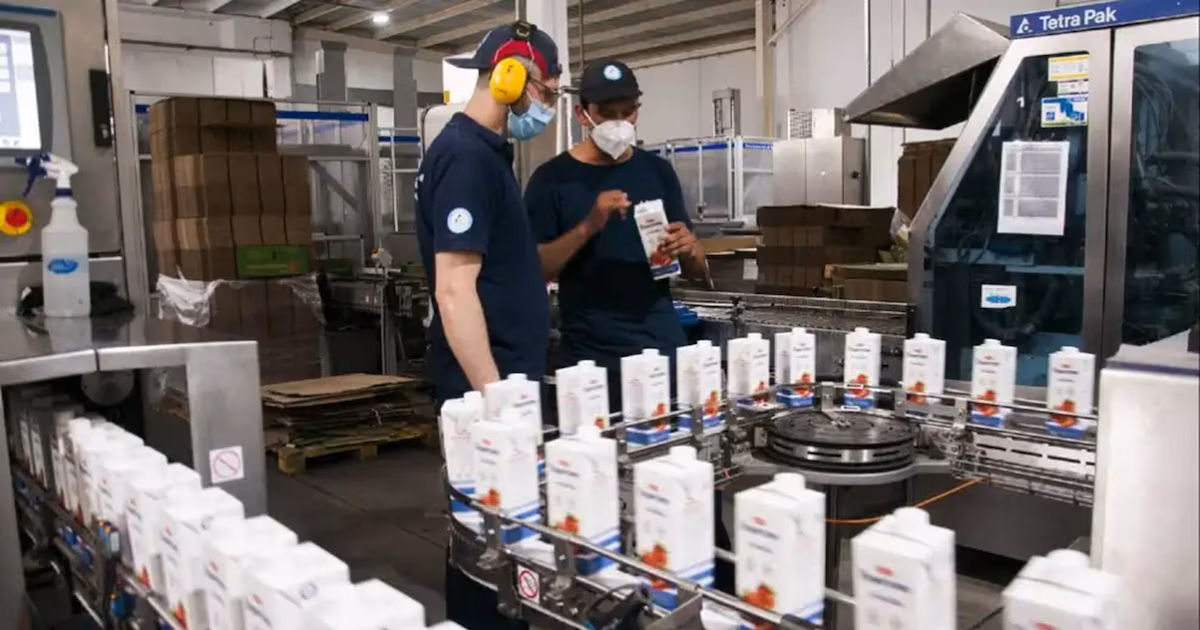 La economía mostró señales de enfriamiento en agosto: cayeron la recaudación, los patentamientos y las ventas de leche