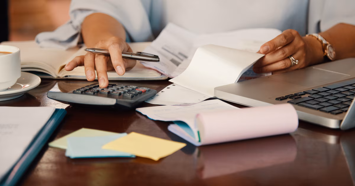 Crédito caro, cheques rechazados y una cifra que enciende alertas: un informe privado estima que hay 57 mil empresas en mora