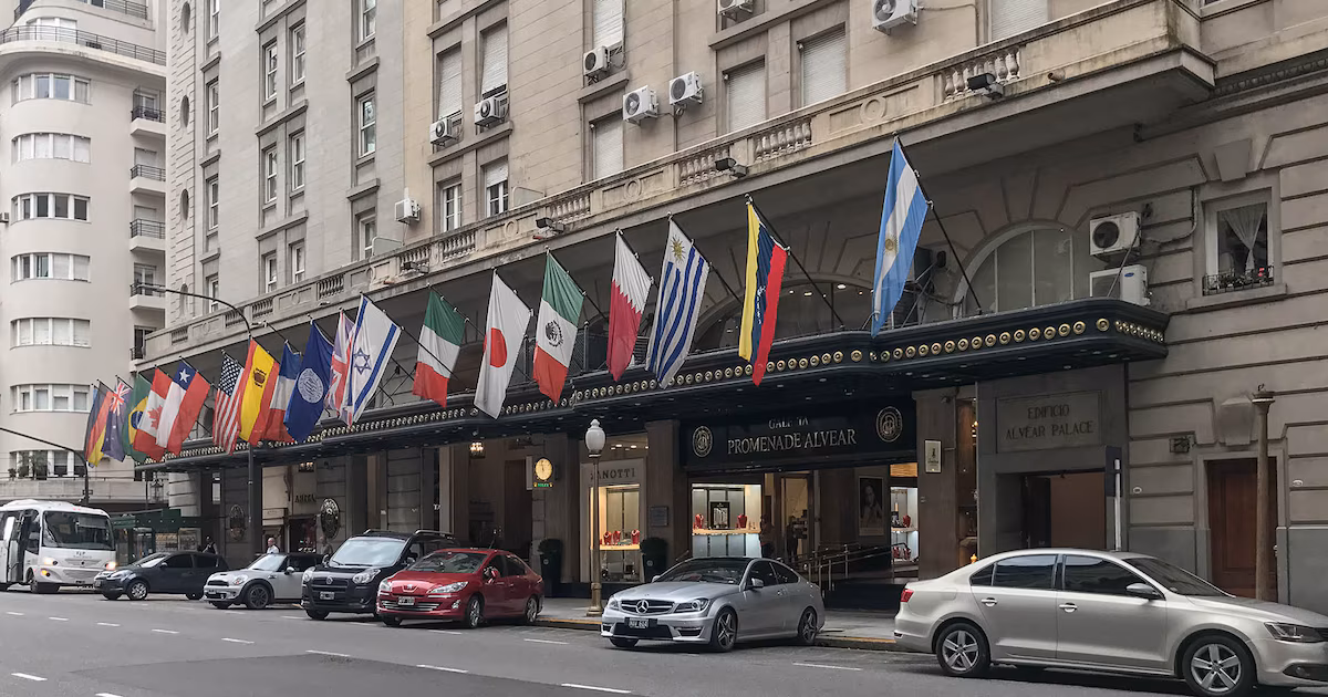 Murió Mario Falak, el empresario que “revivió” el Hotel Alvear Palace y fue amigo personal de Carlos Menem