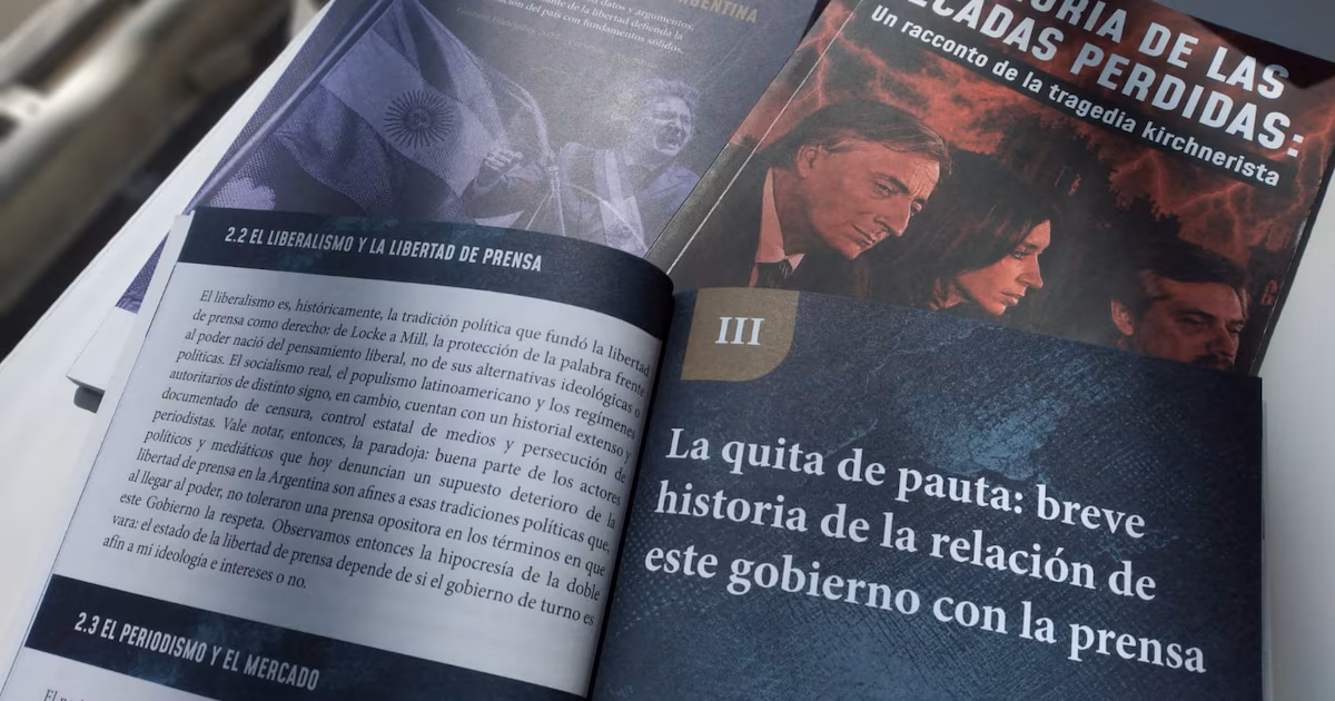 “Manual de logros”, “Memoria de la década perdida” y “Periodismo en la era Milei”: así son los tres manuales que el Gobierno entregó a los legisladores libertarios