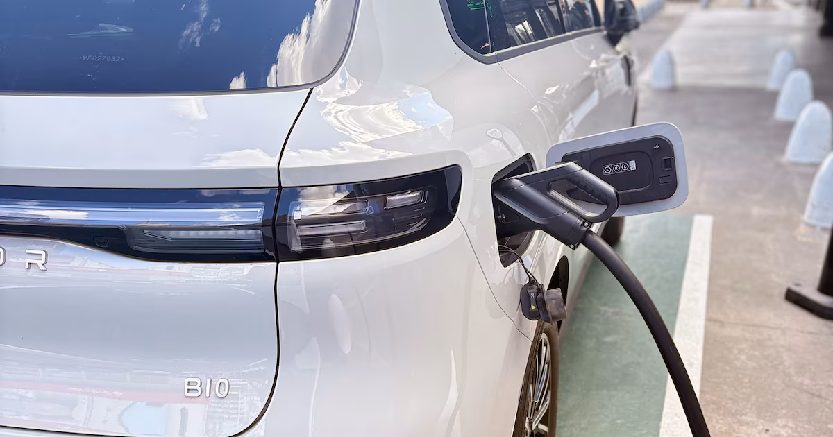 Autos eléctricos e híbridos: cuánto cuesta cargarlos en casa, cuánto demora y qué se necesita para instalar el equipo