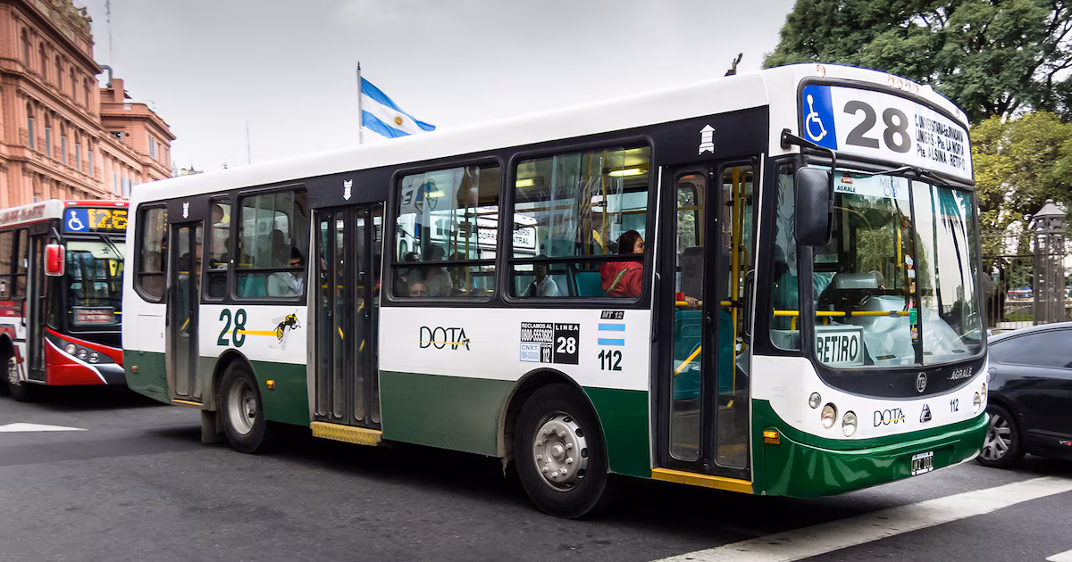 Transporte urbano: con lo que cuesta un boleto de colectivo en Pinamar se hacen más de cuatro viajes en el AMBA