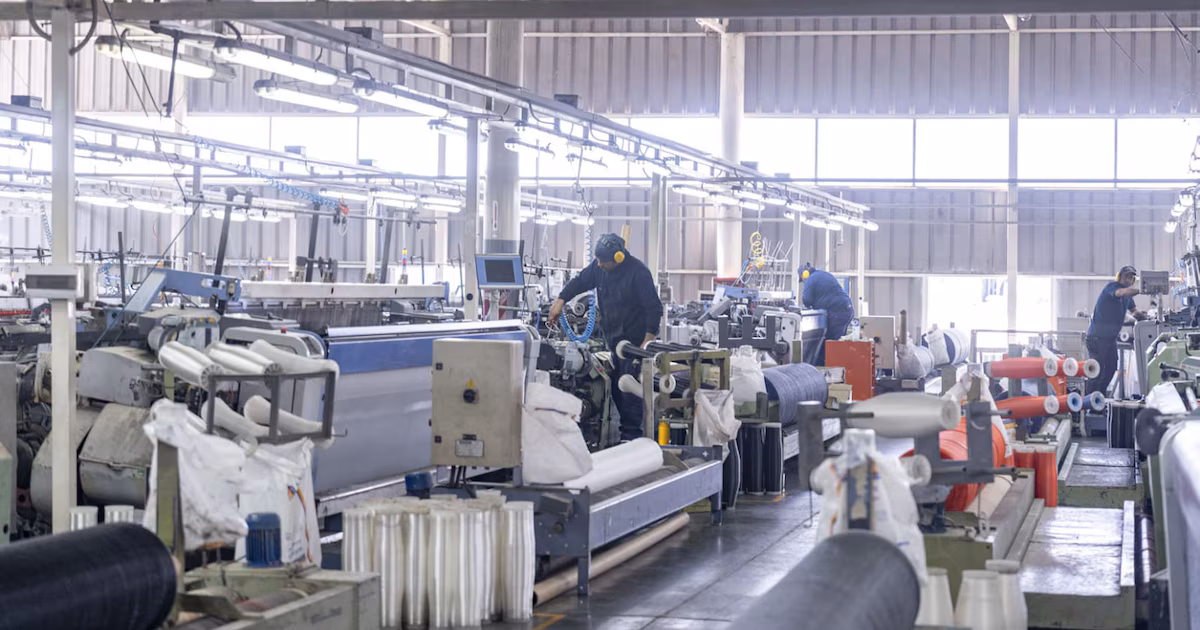 Con ventas débiles, costos en alza y menos pedidos, las pymes ajustan turnos para intentar sostener el empleo