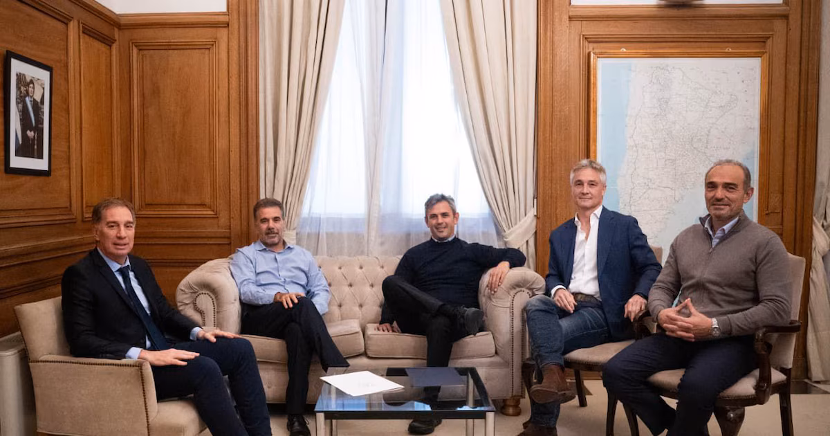 El Gobierno desestima las críticas de Lacunza y apela a una postura previa de Macri para buscar apoyo con la reforma electoral