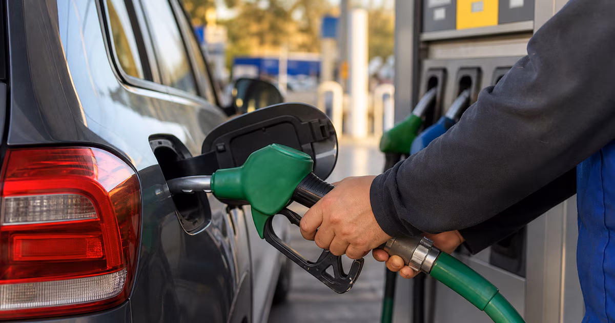A cuánto llegaría la nafta en el Gran Buenos Aires si el Gobierno decidiera aplicar los impuestos pendientes