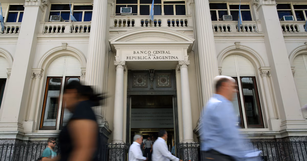 El Banco Central redujo a mínimos la compra de reservas en septiembre para mantener estable el dólar