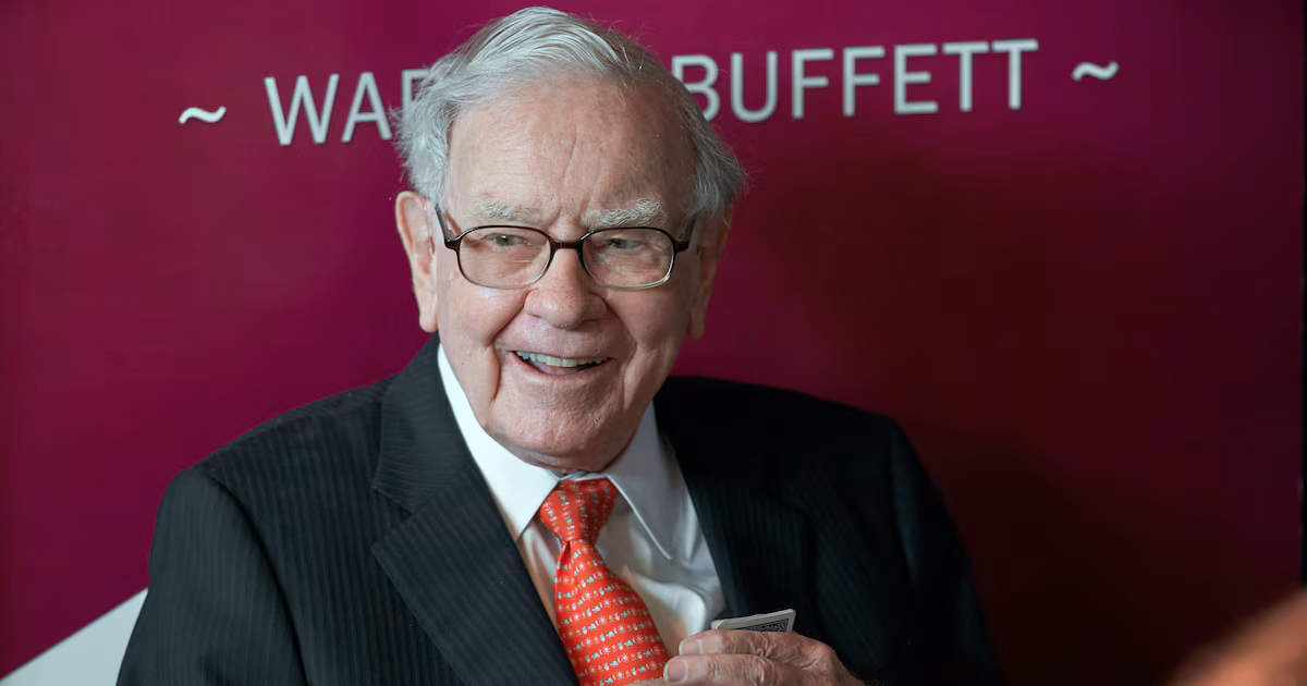 La cartera de acciones de Warren Buffett tiene la mitad de su capital invertido en solo 3 empresas: cuáles son y por qué las elige