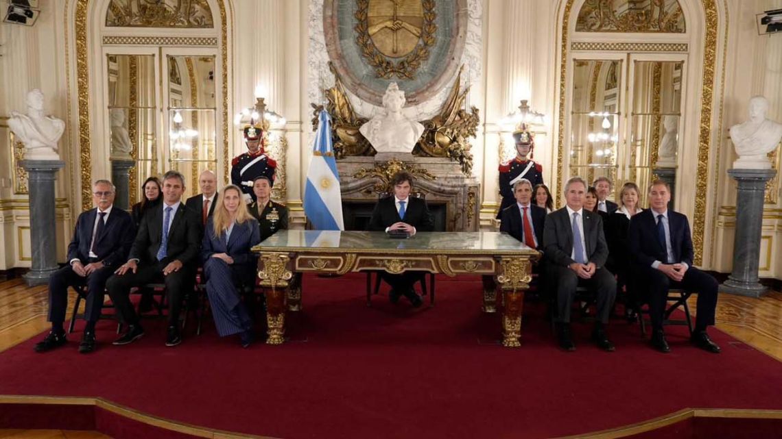 La jugada “malvinera” de Santiago Caputo agita a un Congreso que Milei necesita bajo control
