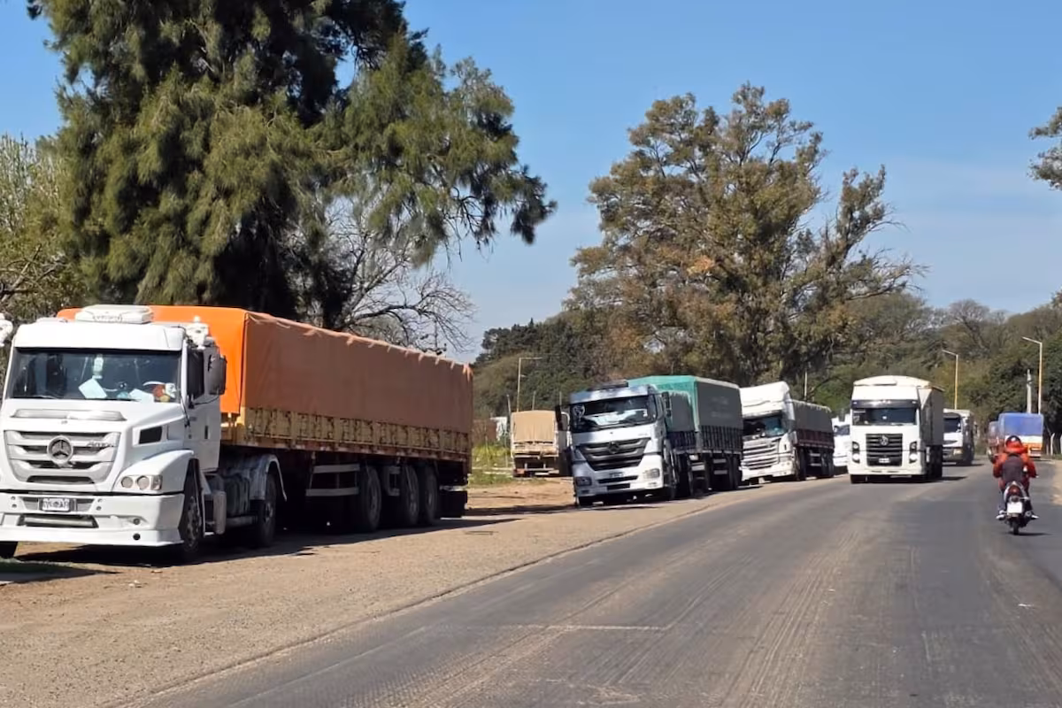 Con la cosecha ya fuera de su pico, se mantiene muy fuerte el ingreso de camiones a los puertos
