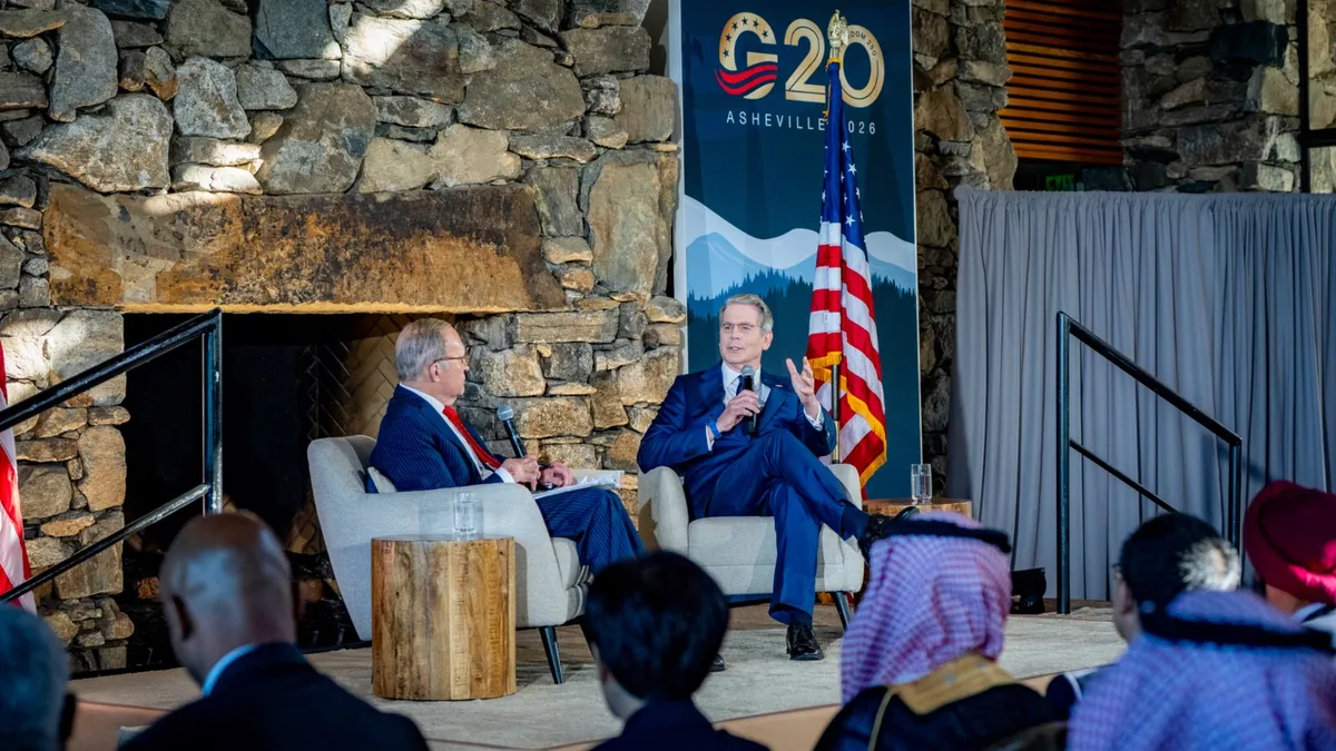 Guerra comercial EEUU-China: Scott Bessent apuntó contra las exportaciones baratas que generan desequilibrios globales