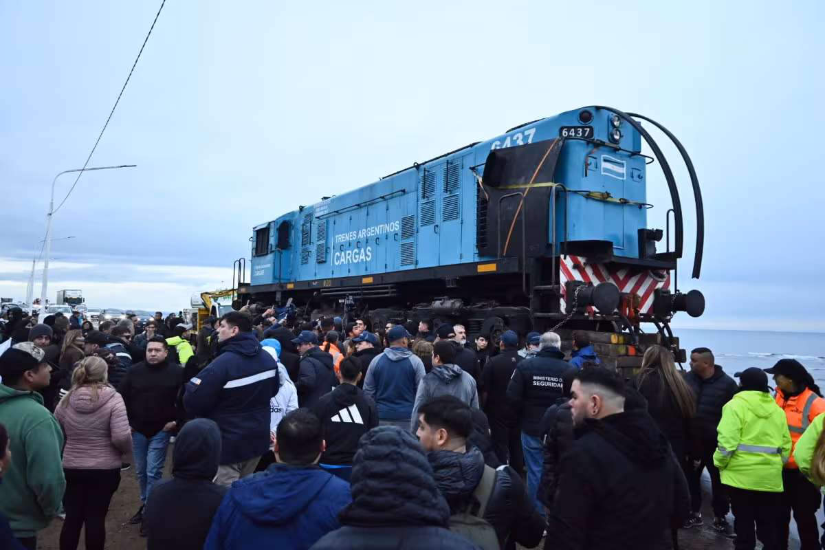 Tras casi 50 años: vuelve una locomotora a una vía que Cristina prometió reactivar y no cumplió