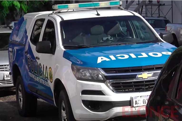 Hombre quiso resistir la detención con un arma blanca y otro agredió a policías en Paraná