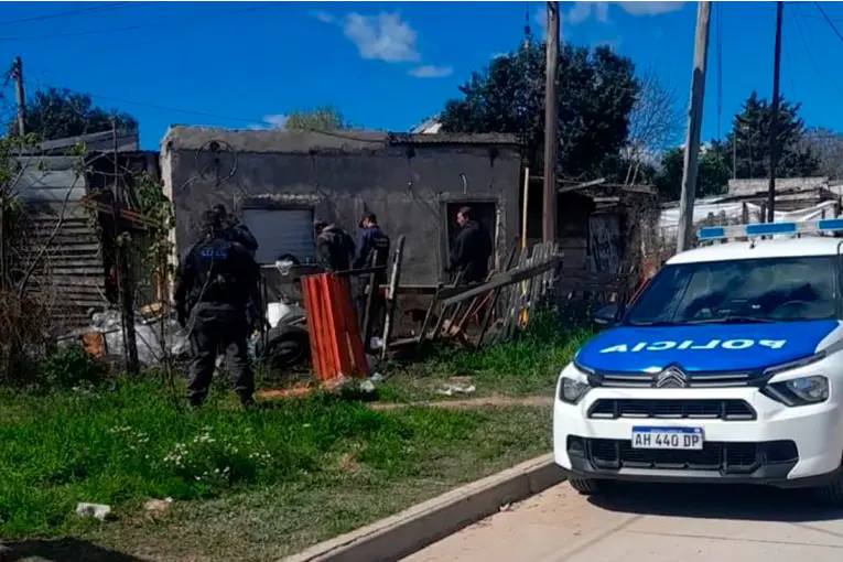 Un detenido y secuestro de una réplica de arma por violento asalto a camión de reparto