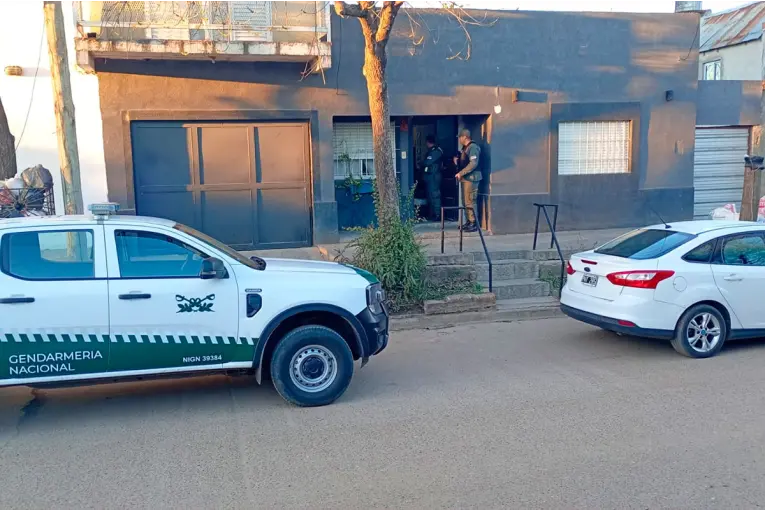 Realizaron 14 allanamientos por narcomenudeo en Gualeguaychú: ocho detenidos y armas secuestradas