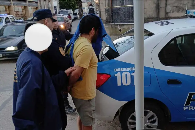 Compró electrodomésticos por más de $2 millones con cheques robados y quedó detenido