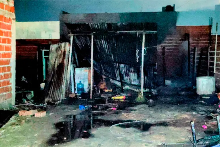 Una nena de seis años murió atrapada en el incendio de una vivienda precaria en Berisso