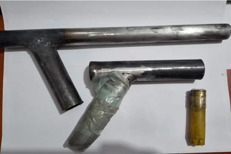 Tres jóvenes arrojaron bombas molotov y dispararon contra una vivienda de La Paz: dos detenidos