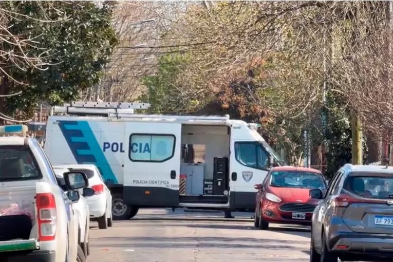 Balearon a un hombre cuando dejaba a su hija en una escuela de Buenos Aires