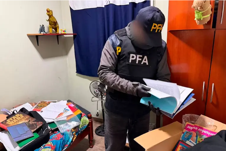 Así cayó el adolescente que planeaba matar a sus compañeros con ayuda de la inteligencia artificial