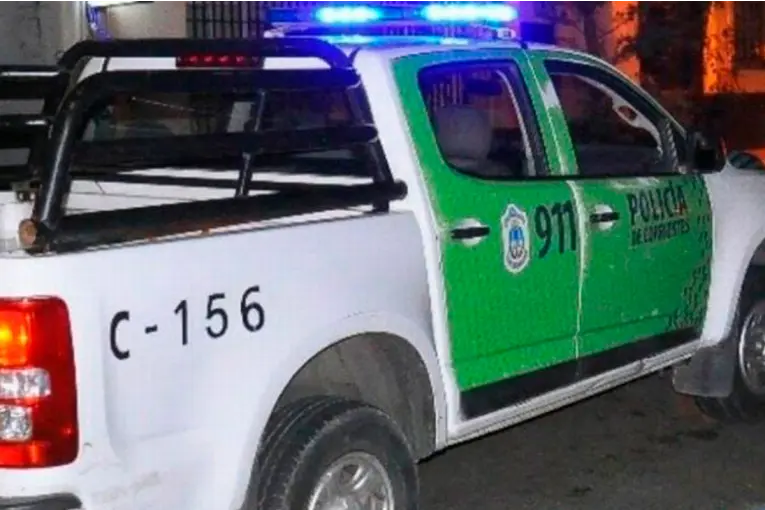Se hizo pasar por su pareja para atraer al amante y terminó detenido tras un violento ataque